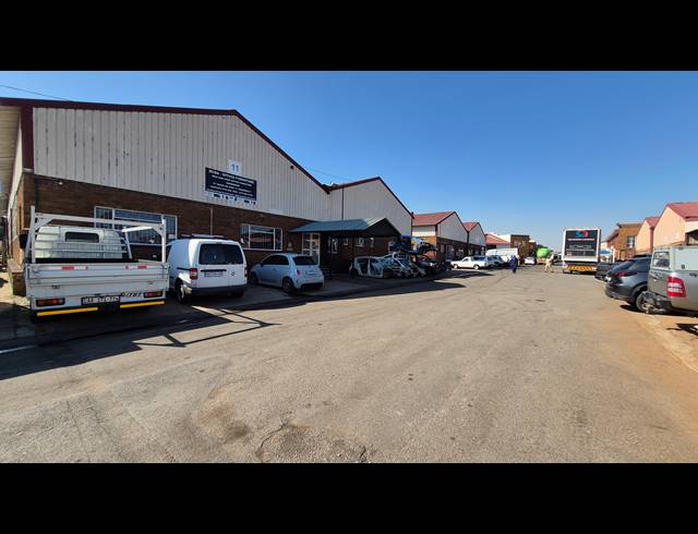 921M² FACTORY TO LET IN ANDERBOLT